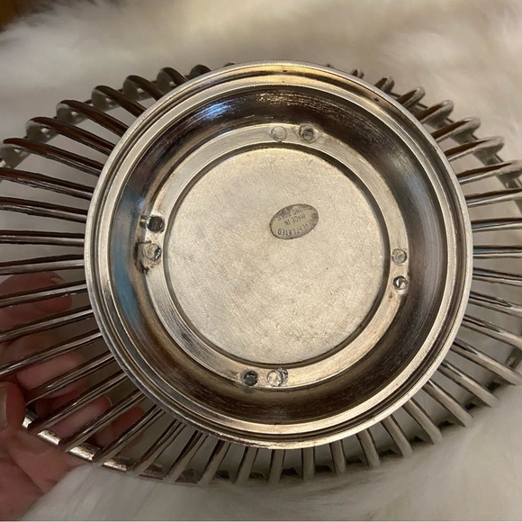 Vintage Silver plated wire fruit basket made in Hong Kong - Picture 8 of 13